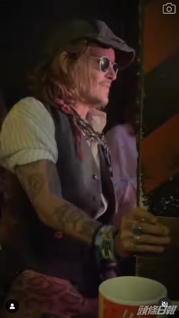 尊尼特普周一在巴黎與Jeff Beck完成歐洲巡唱。